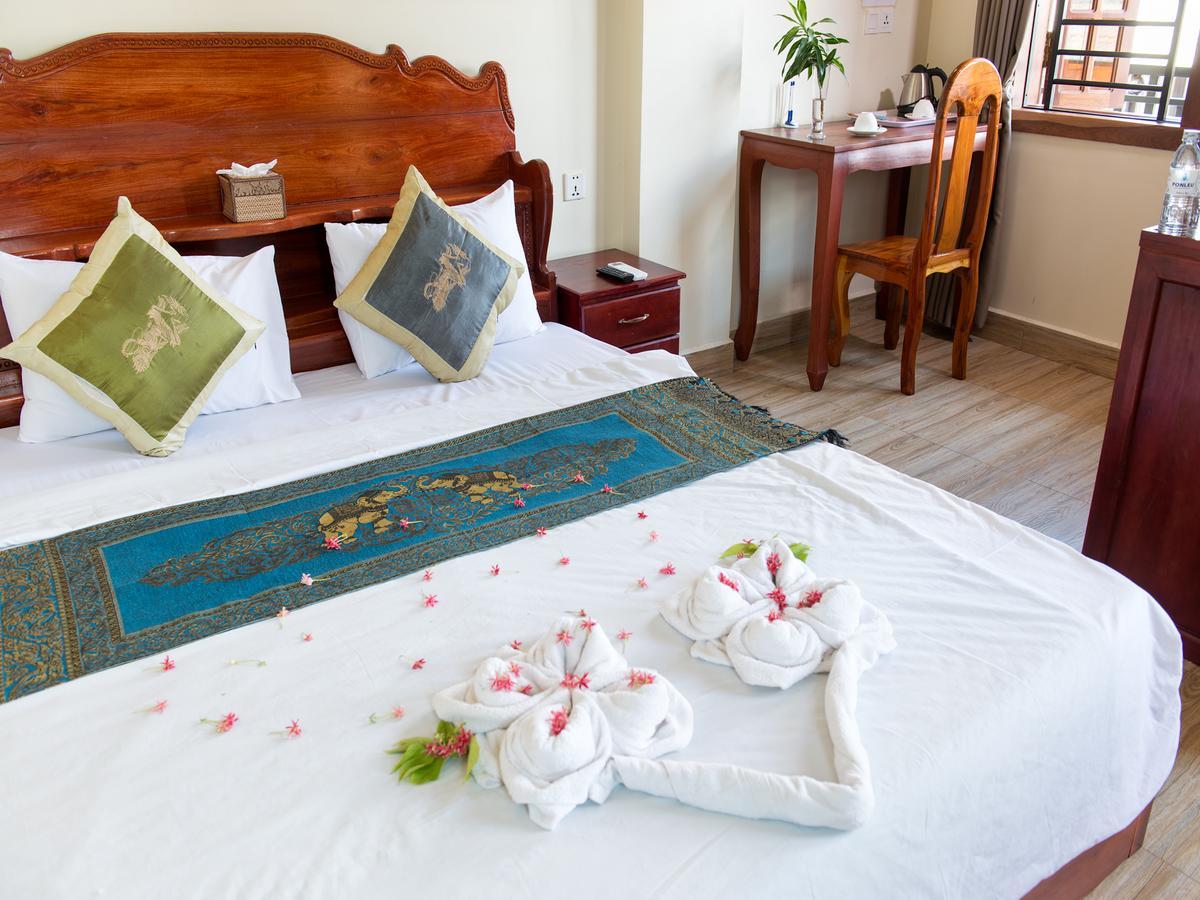 Dynsey Boutique Hotel Phnom Penh Exteriör bild