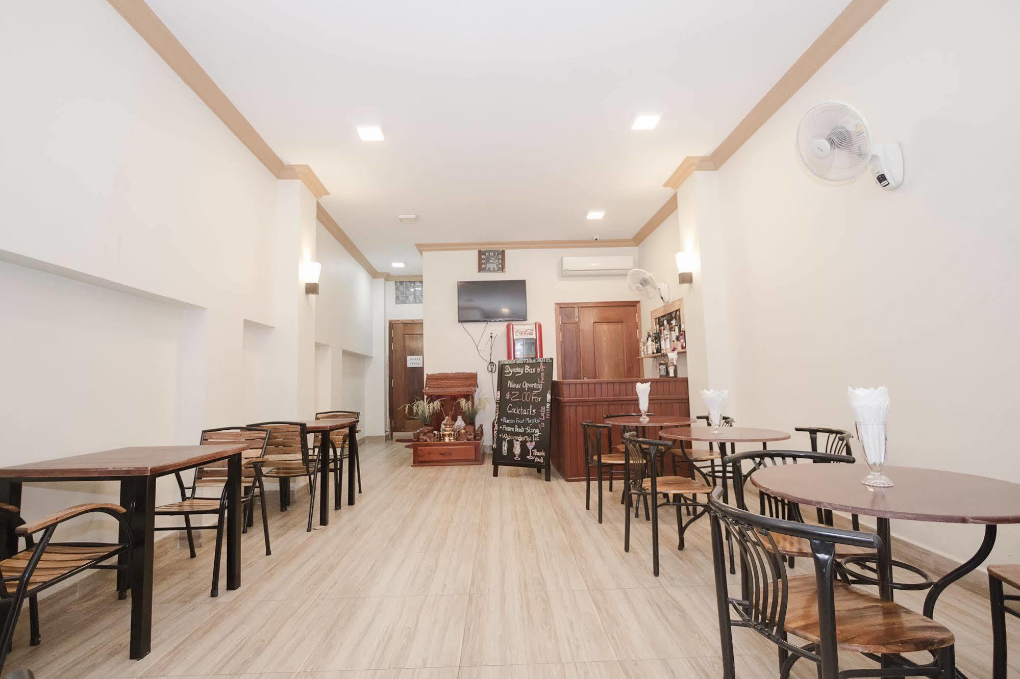 Dynsey Boutique Hotel Phnom Penh Exteriör bild